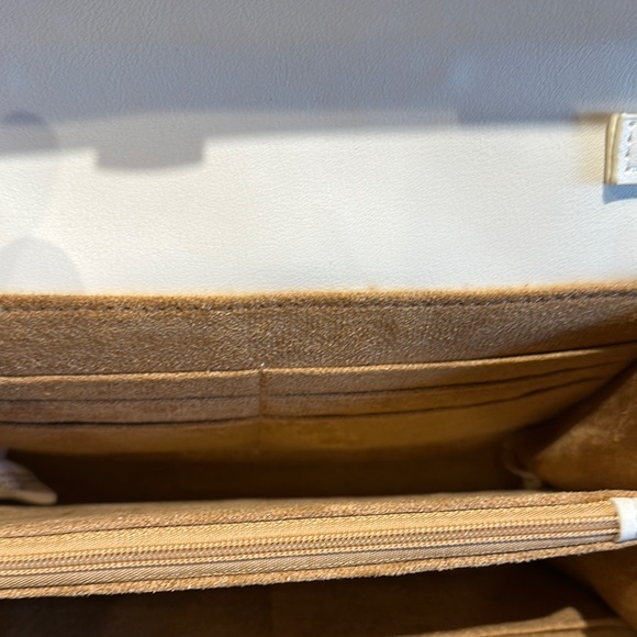 Betsey Johnson White Bag with Lemon and Gold Accents - Picture 6 of 10